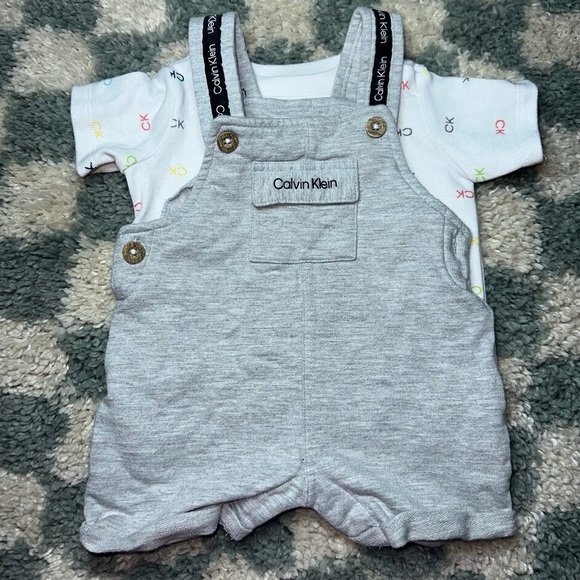 Calvin Klein Baby Boy Preppy 2-Piece Logo Tee & Romper Set (0-3 mo) - Picture 1 of 4